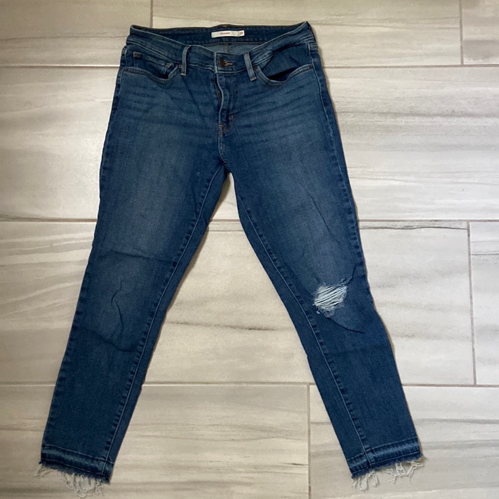Levi’s blue skinny 711 jeans. These end at the ankles. Like new condition.